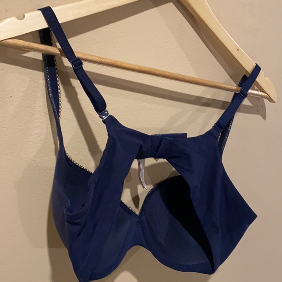 Victoria’s Secret Bra Size 36C Navy w/ silver trim - Picture 8 of 8
